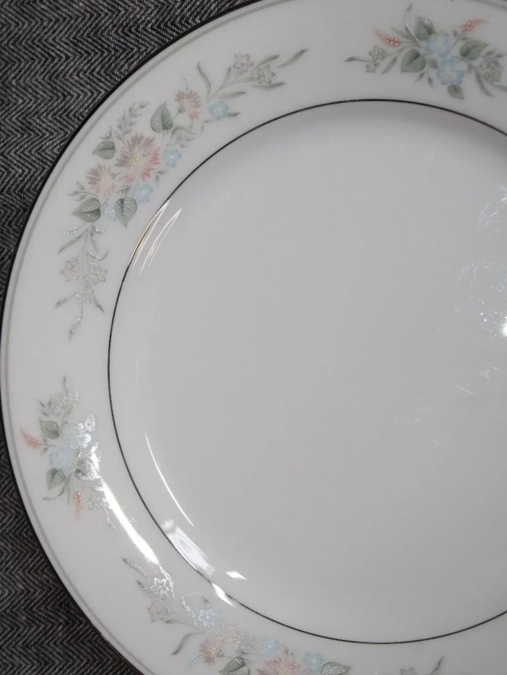 Vintage Noritake China 'Romance' Pattern 6022 Saucer & Luncheon Plate Set
